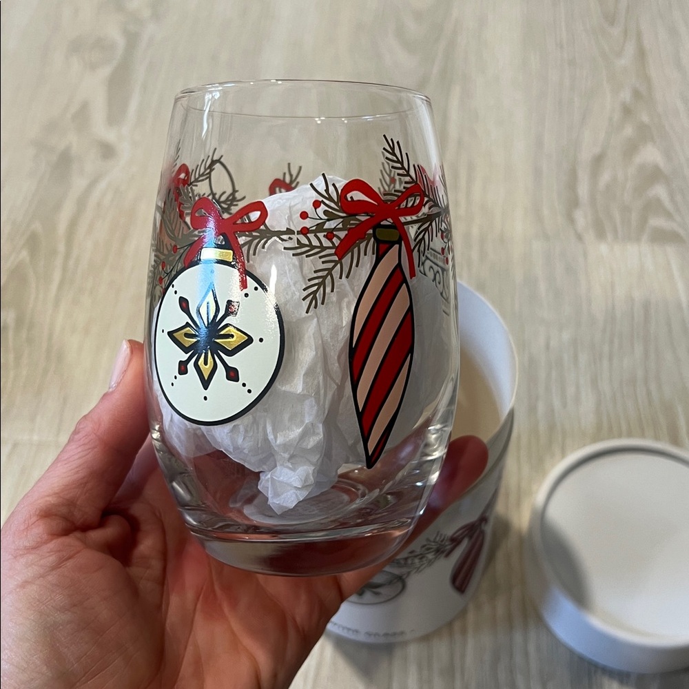 Festive hand painted Wine Glass - Picture 3 of 5
